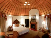 Cliff House at Pikes Peak Hotels near Cheyenne Mountain