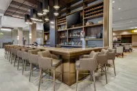 Embassy Suites Jonesboro Red Wolf Convention Center - bar