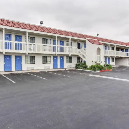 Motel 6 Salinas, CA - North Monterey Area