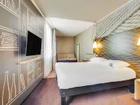 Ibis Saint-Germain-en-Laye Centre - Airport Shuttle