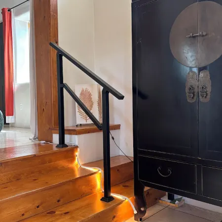 Clean & Comfy Casita with Super Fast WiFi, A/C, Private Patio and Parking.