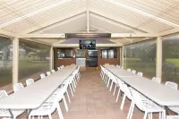Greenacres Motel - parking