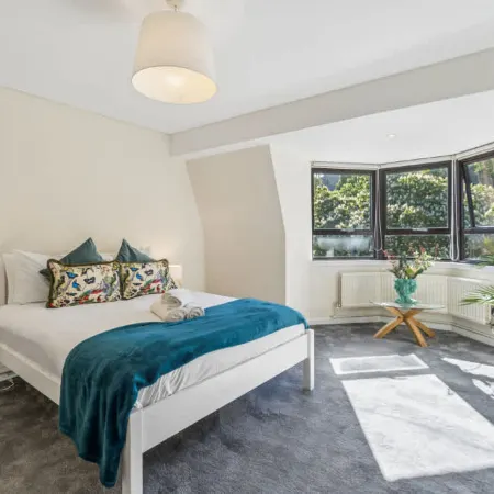 Windsor Castle Views - Spacious Flat - By Tempstay