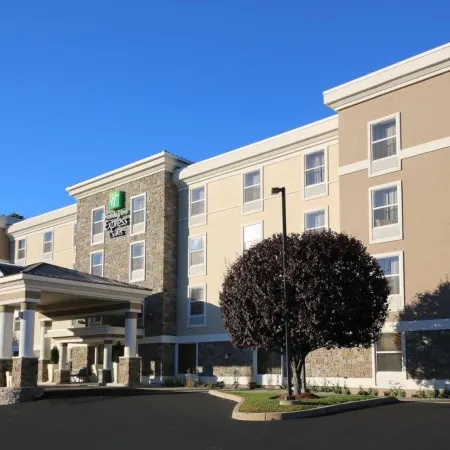 Holiday Inn Express & Suites DANBURY - I-84 by IHG