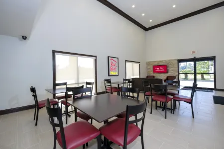 Red Roof Plus+ Hammond