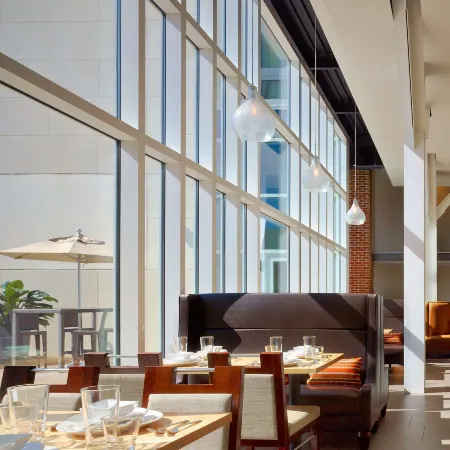 DoubleTree by Hilton Hotel and Suites Charleston Airport