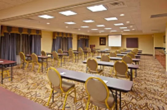 Holiday Inn Express & Suites LEXINGTON DTWN AREA-KEENELAND by IHG