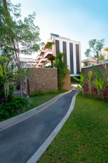 Quest San Hotel Denpasar Bali by Aston Отели рядом с достопримечательностью «Mahendradatta University Bali»