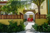 Detour Beach View Hotels in Athuruga