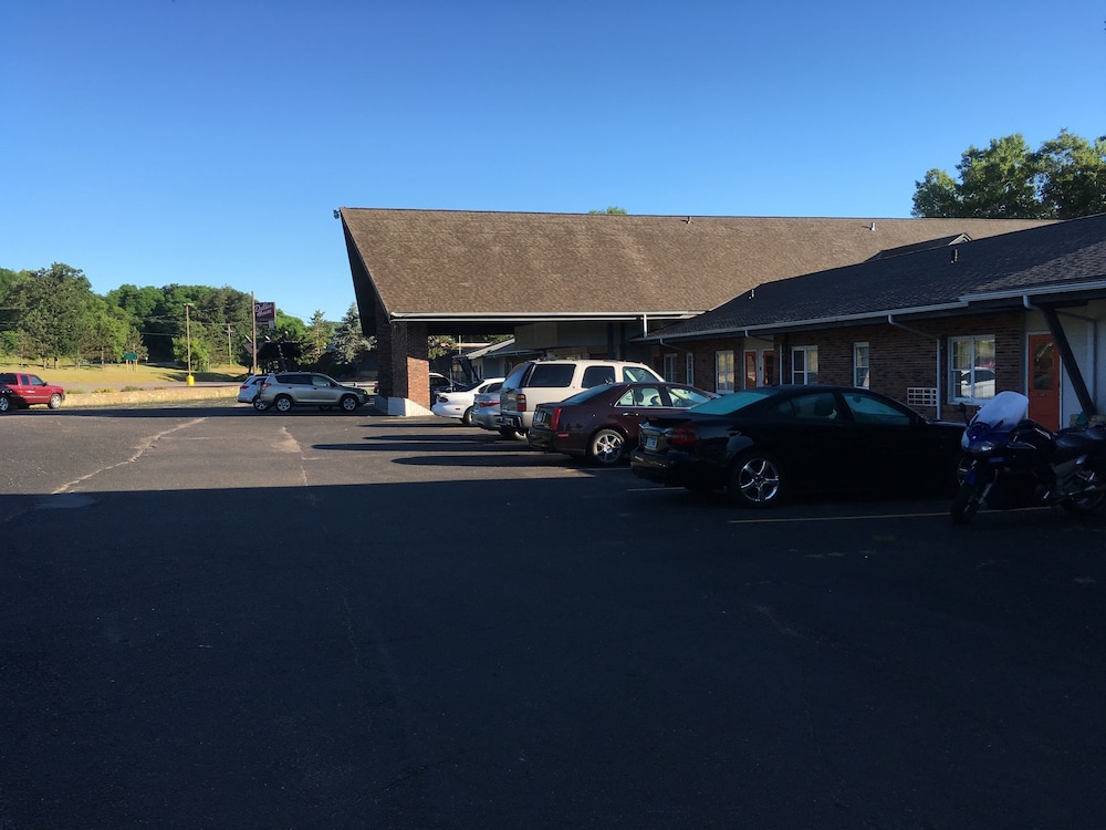 AmeriVu Inn and Suites - St. Croix Falls