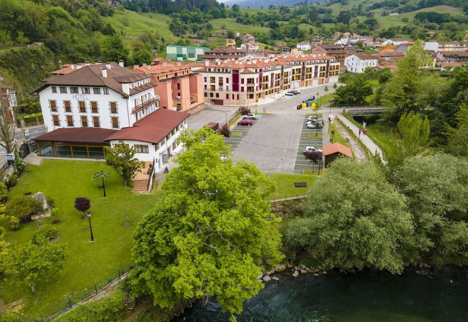 Hotel El Tilo - Housity