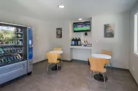 Motel 6 Saanichton, BC - Victoria Airport Hotels in Sidney