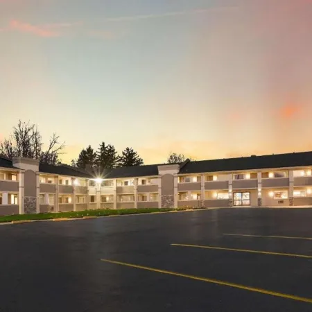 Clarion Pointe East Lansing University Area