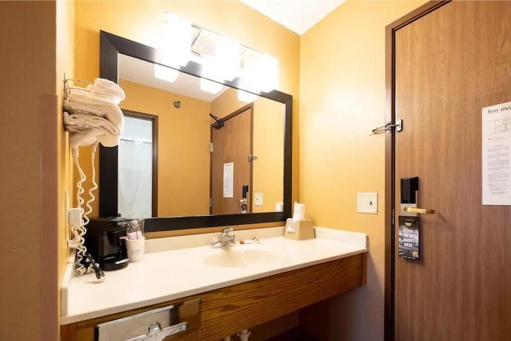 Coratel Inn & Suites Blaine