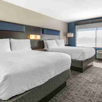 Holiday Inn Express & Suites Carlisle Southwest – I-81 Rooms