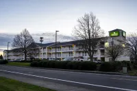 HomeTowne Studios Salem, or Hotels in Keizer