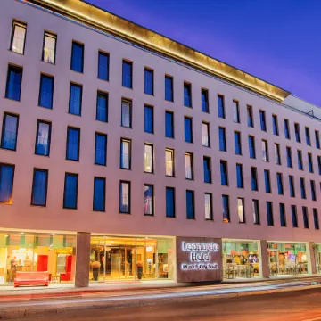Leonardo Hotel Munich City South Отели рядом с достопримечательностью «Станция метро Basler Straße»