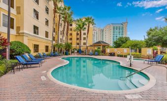 1Br with 2 Queens Hotel - Shared Pool and Hot Tub Near Disney Universal