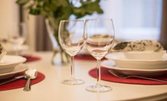 Parliament Corner Apartment - Housity