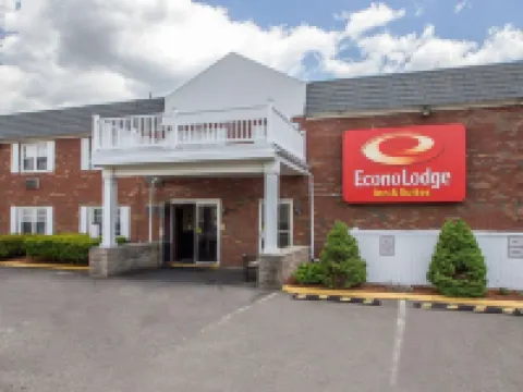 Econo Lodge Inn & Suites Airport Hotels in Windsor Locks