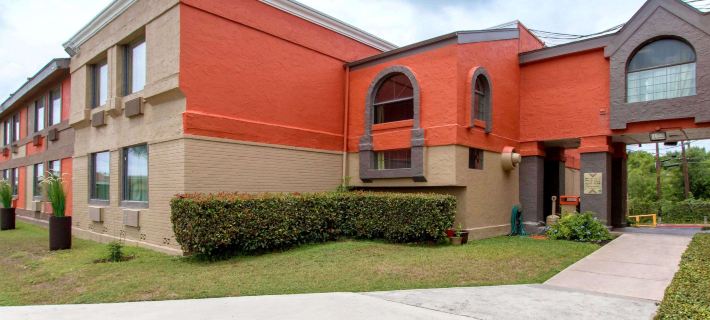Quality Inn & Suites I-35 Near Frost Bank Center Hotels in Bexar County