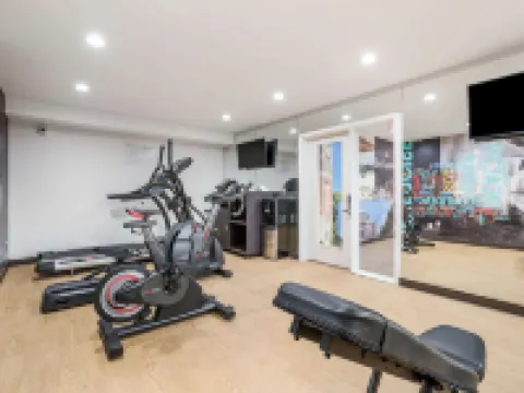 東蘭辛大學區-波茵特克拉麗奧旅館 奧克莫斯酒店