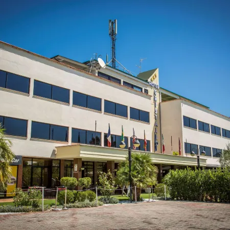 Hotel Cristallo Relais Sure Hotel Collection by Best Western Отели в г. Тиволи