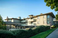 Plaza Inn & Suites at Ashland Creek Hotel dekat Music Building