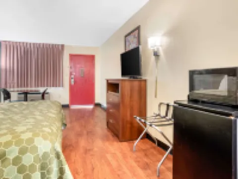 อีโคโน ลอดจ์ อินน์ แอนด์ สวีทส์ ฟอเรสต์ โรงแรมในฟอเรสต์