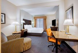 La Quinta Inn & Suites by Wyndham Mt. Laurel - Philadelphia