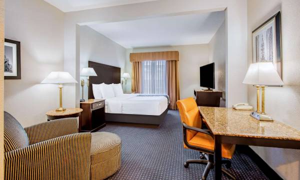 La Quinta Inn & Suites by Wyndham Mt. Laurel - Philadelphia