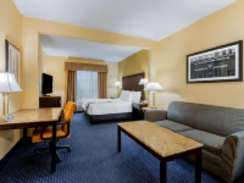La Quinta Inn & Suites by Wyndham Mt. Laurel - Philadelphia マウント・ローレルのホテル