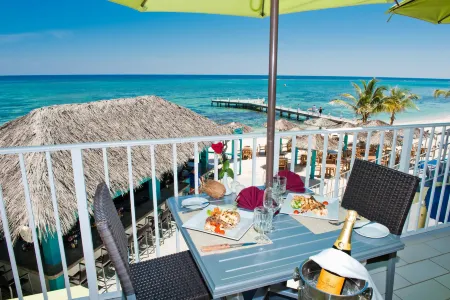 Wyndham Reef Resort Grand Cayman Отели в г. Олд Мэн Бэй