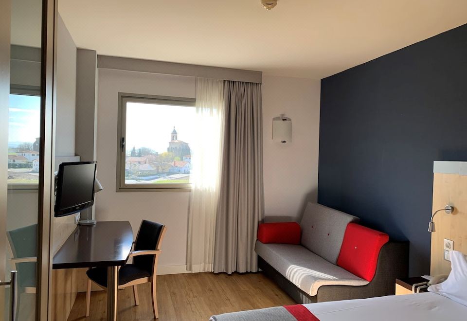 Holiday Inn Express VitoriaOver view