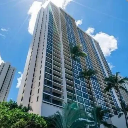 36th Floor Deluxe Ocean View Condo with Free Parking & Wifi Отели рядом с достопримечательностью «Пляж Кахала-Бич»