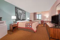 Super 8 by Wyndham Wakeeney - 2 Sao