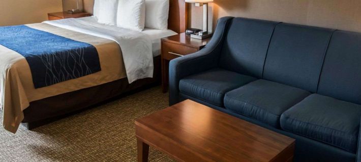 Comfort Inn Crystal Lake - Algonquin Hotels in McHenry County