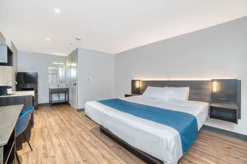 Studio 6 Suites Stockton, CA – Waterfront Hotel di Stockton