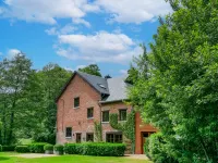 La Rochette Hotels near Chateau Jemeppe