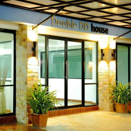 Double DD House at Mrt Sutthisarn Отели рядом с достопримечательностью «Станция метро Sutthisan»