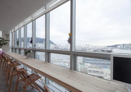 K-Guesthouse Premium Nampo 1 Отели рядом с достопримечательностью «Songdo Cloud Trails»