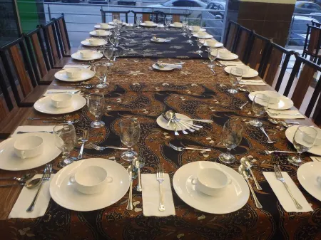 HIG Hotel Отели рядом с достопримечательностью «Duyong Island»