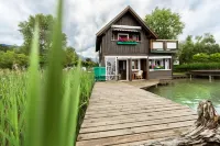 Dietrichsteinerhof Apartments & Rooms Hotels in Treffen