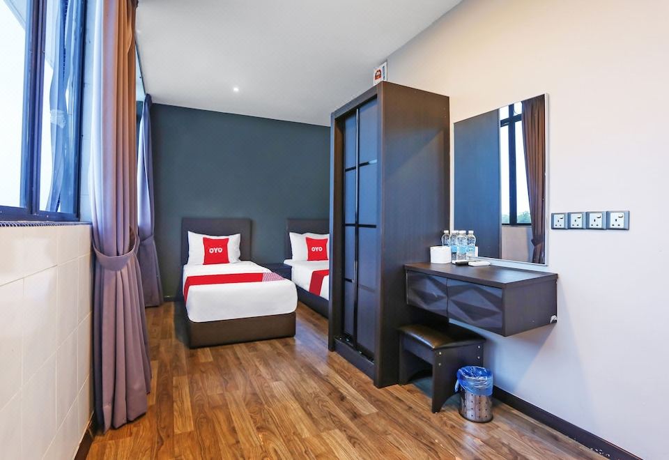 OYO 90474 Skycity Motel - Housity