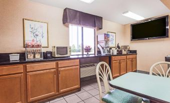 Super 8 by Wyndham Carrollton
