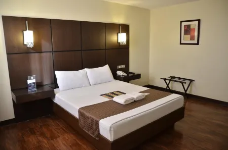 The Grande Suites Отели рядом с достопримечательностью «Pepang Chapel»