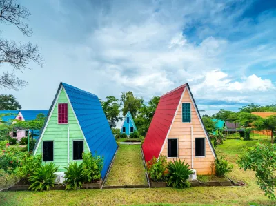 Dreamland Beach Holiday Hotels near Kem Sri Kudat