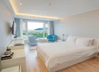 Hotel Sweet Castle Jeju Hamdeok - con vista montagne