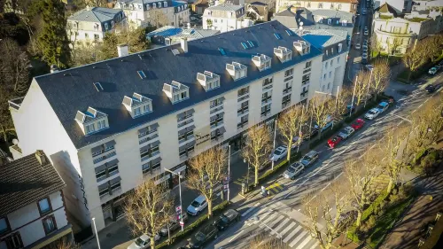 Best Western Plus Hotel du Parc Chantilly - parking