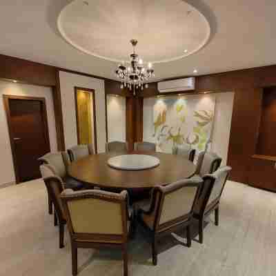 1 Amiras - A Luxury Villa Dining/Meeting Rooms